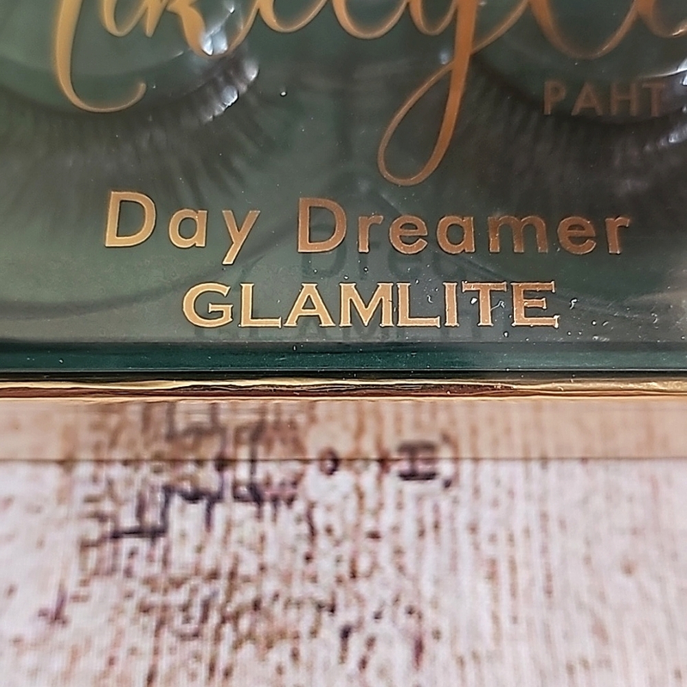 BNIB Glamlite x Mikayla Bundle - Picture 8 of 14